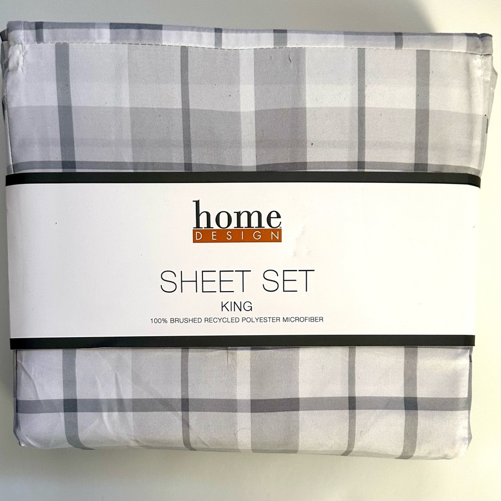 NWT -KING SHEET SET
